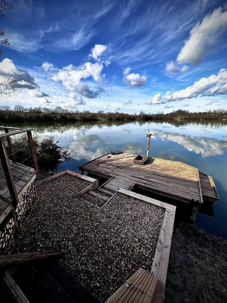 Koi San Cheffes (49) : Pêche à la carpe, guide complet & tarifs 1