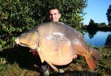 Pierre Meyer capture la carpe record de CarpaSens : Anny 30,3 kilos
