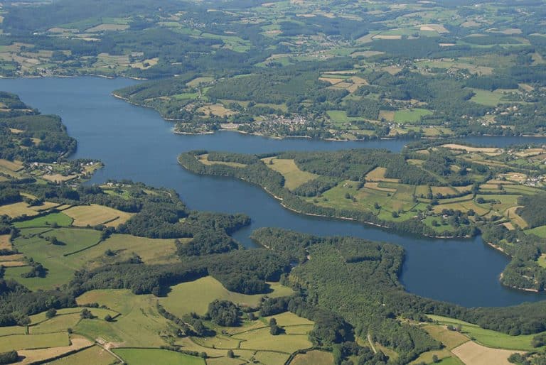 Lac De Pannecière Grand Lac Public
