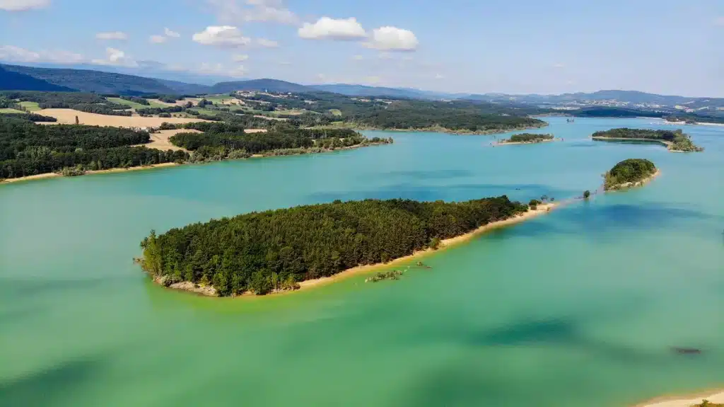 Lac de Montbel (Ariège, 09) : guide complet pêche, loisirs & réglementation Lac de Montbel (Ariège, 09) : guide complet pêche, loisirs & réglementation 1