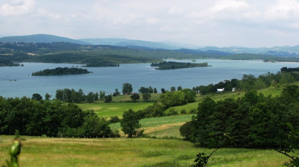Lac de Montbel (Ariège, 09) : guide complet pêche, loisirs & réglementation 2