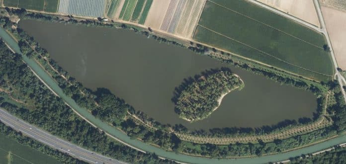 Vue aérienne sur la gravière Carpe Expérience